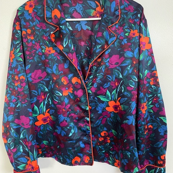 Pioneer Woman Floral 2 piece silky pajama set. Button down shirt w/shorts bottom - Picture 1 of 10